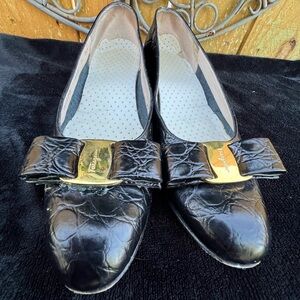 Salvatore Ferragamo Vara Bow Black Leather Croc Pumps Shoes Sz 7 A2 Narrow Vtg